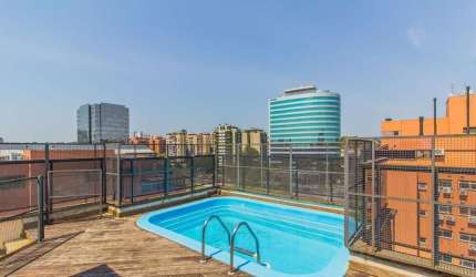 Cobertura com piscina e vista para o Iguatemi