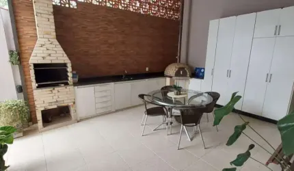 Linda Casa no Bairro Foch