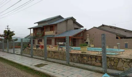 OPORTUNIDADE | INVESTIMENTO | AMPLA CASA DE ESQUINA