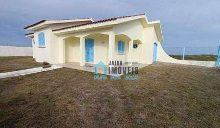 Casa com 3 dormitórios, a poucos metros do mar à venda por R$ 250.000 - Centro - Balneário Pinhal/RS