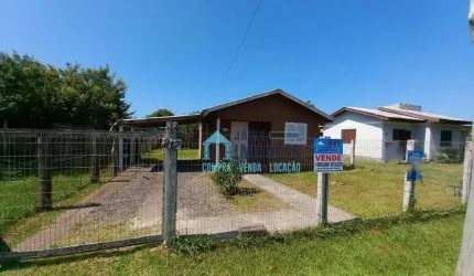 Casa em madeira com amplo pátio e boa localização à venda por R$ 162.000 - Mariluz Norte - Imbé/RS