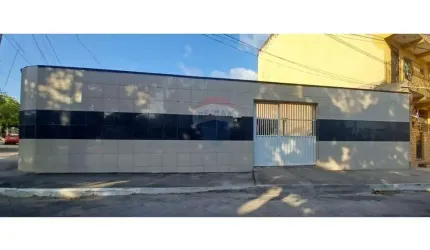 Excelente casa à venda na Avenida J, Conjunto Ceará I. Ótima localização e preço imperdível: R$ 415.000,00. Aproveite essa oportunidade!