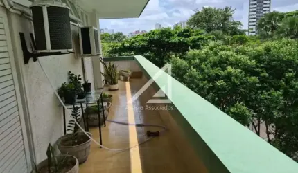 APARTAMENTO 4 QUARTOS 2 SUÍTES VARANDAS REFORMADO 3 GARAGENS ELEVADORES À VENDA CPO GRANDE