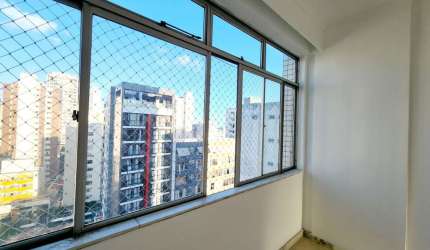 APARTAMENTO NASCENTE 3 QUARTOS SUÍTE VARANDA DEPENDÊNCIA GARAGEM À VENDA NA BARRA!