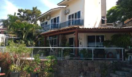 Excelente casa com amplo terreno