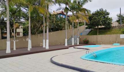 Ôtimo apartamento no Santinho 250mts. da praia