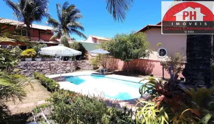 Maravilhosa casa com piscina em condomínio fechado em Praia Linda