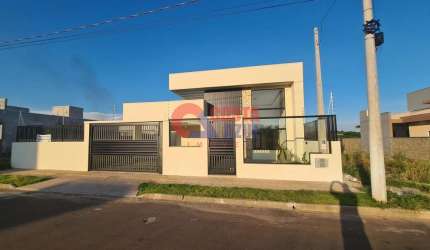 Casa 03 Dormitórios com 01 suíte