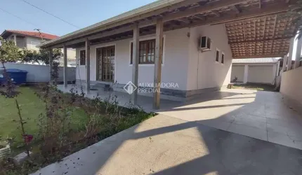 Casa com 3 quartos à venda na Avenida Astrogildo Quadros, 1829, Pinheira, Palhoça, 220 m2 por R$ 750.000