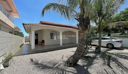 Casa com 4 quartos à venda na Rua Acarai, 555, Praia do Sonho, Palhoça, 138 m2 por R$ 950.000