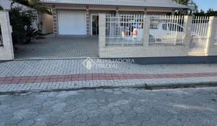 Casa com 8 quartos à venda na Rua Jandaia, 286, Enseada de Brito, Palhoça, 295 m2 por R$ 1.300.000