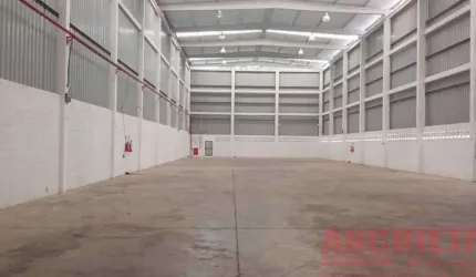 Alugo Amplo Galpão com 1400m²  Dentro de condomínio  no Distrito Industrial