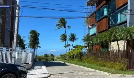 Vendo excelente apartamento de 03 quartos, PORTEIRA FECHADA, na praia de Camboinha