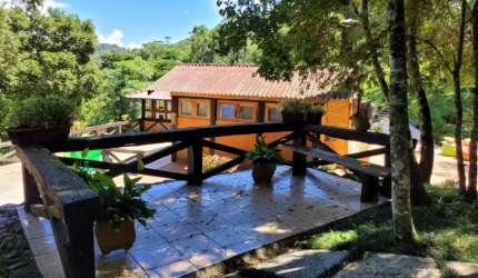 Sitio à venda em Santo Antônio do Pinhal com potencial para restaurante.