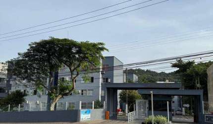 Apartamento para Venda Apartamento de 2 dormitórios reformado, com estacionamento. FLORIANOPOLIS