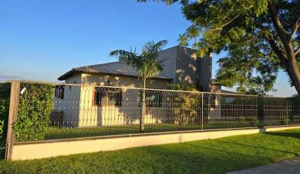 Vendo casa três quartos sendo uma suíte - Condomínio Serra Verde Igarapé/MG