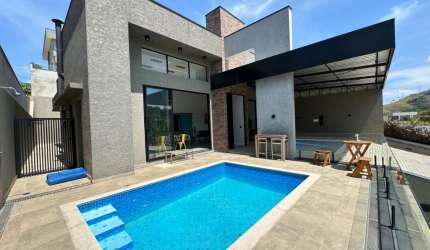 Casa térrea com 04 dormitórios á venda no Condomínio Buona Vita em Atibaia!!!