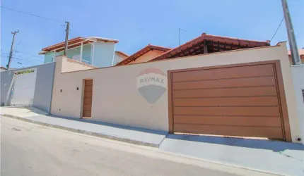 Linda casa a venda no Centro de Capela do Alto- Interior de São Paulo, com 3 quartos e uma suíte.