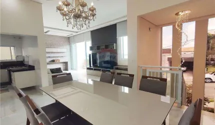 Casa Assobradada no Condomínio Milano com 3 quartos sendo 2 suítes com 193 m2  de área construída. Estuda Permuta.