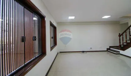 Imóvel para locação contendo 06 salas comerciais com 300m² de área útil.