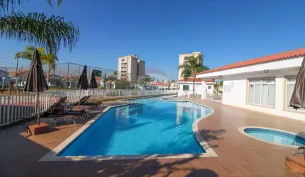 Casa com Quintal e Churrasqueira em Condomínio Fechado  3 Dorms, Lazer Completo e Localização Privilegiada
