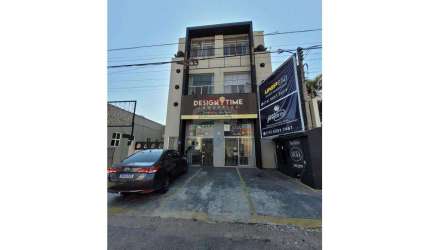 Prédio comercial para locação, contém 06 salas, 3 vagas de garagem e mais subsolo