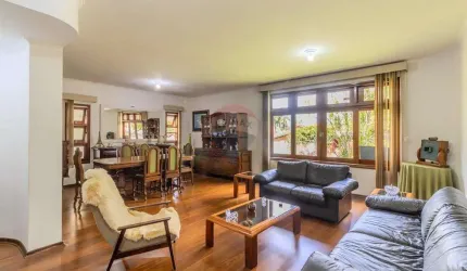 Casa à venda Condomínio Village D'Avignon | Sobrado | 5 Quartos | 3 Suítes | 5 Banheiros | 4 Vagas
