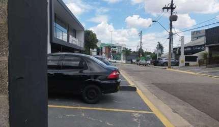 Terreno alugo 100m Av Antonio Carlos Comitre, no Parque Campolim em Sorocaba SP com 12,5m de frente.