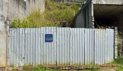 Terreno com 270 m² (7,50m x 36m), já com retirada de terra, no jeito para construir.