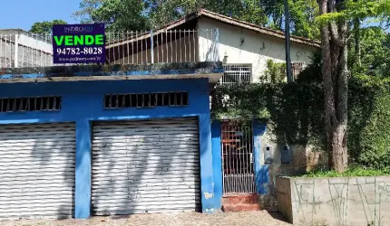 Casa com 3 dormitórios, sala, copa, cozinha, edícula, aceita permuta imóvel menor valor.