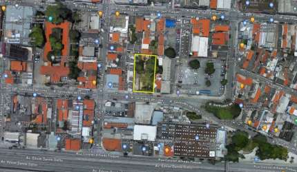 Terreno com 966 m² no Centro de Santo André, paralela à rua Senador Flaquer.