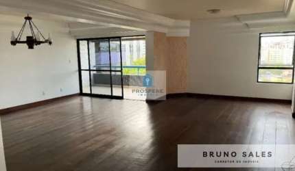 Apartamento no Morro do Conselho com 4 suítes, 2 transformadas em suítes master, sala ampla, varanda, 3 vagas de garagem com depósito.