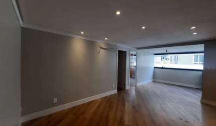 Apartamento à venda em Alphaville I com 68m²