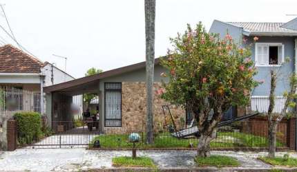 Casa térrea, 3 quartos, 2 banheiros, com pátio no Bairro Cavalhada