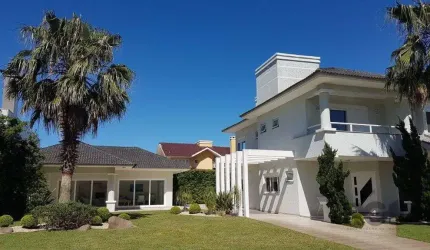 Casa para Comprar  no Condado de Capão com 5 suítes.