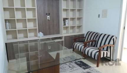 Apartamento na Luiz Manoel,2 dormitórios,desocupado,frente,bairro Santana