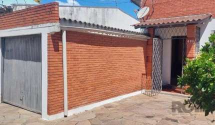 CASA COM EXTENSO PÁTIO NO CAMAQUÃ