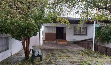 Excelente casa na av cavalhada com 3 dormitorios