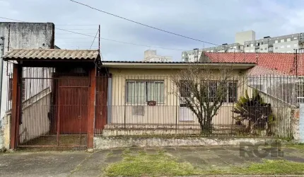 Casa de 02 dormitórios, 02 banheiros no bairro de Sarandi em Porto Alegre