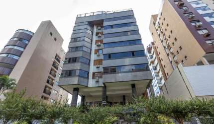 Apartamento 3 dormitórios, suíte, elevador e 2 vagas bairro Petrópolis POA/RS