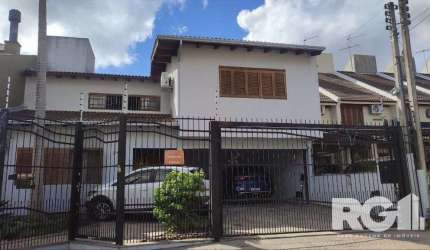 Casa com 3 dormitórios na Rua, Paulo Madureira Coelho, proximo ao novo Cesto, Mo