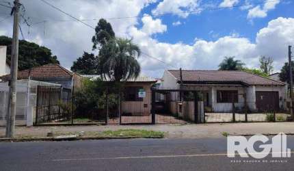 Casa 3 dorm, com anexo nos fundos na Zeferino Dias