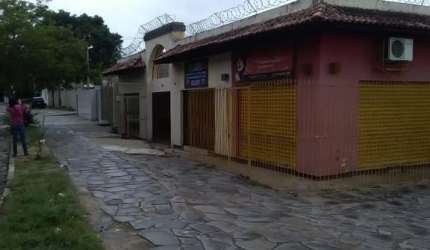 Loja térrea, frente para a rua Bairro Cristal