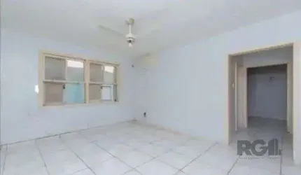 Apartamento de 2 dormitórios com vaga coberta