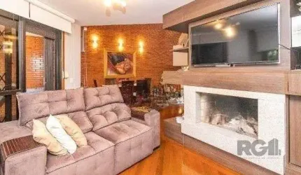 Casa sobrado no Cristal de 3 dormitórios e 3 vagas