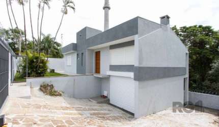 Casa | 3 quartos | 2 Suítes | 4 vagas cobertas | 260m2 Privativos | Bairro Santa