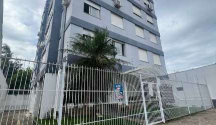 Cobertura semímobiliada no coração do bairro Menino Deus, em Porto Alegre a vend