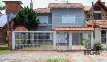 Casa com 4 quartos, com 347,57 m 2 privativos