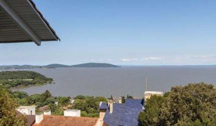 Casa deslumbrante vista do Guaiba, 3 dormitórios, sendo 1 suite master com close