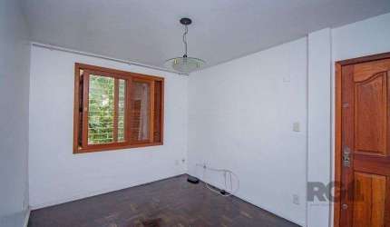 Excelente apartamento de 78m² com 3 dormitórios no bairro Petrópolis.